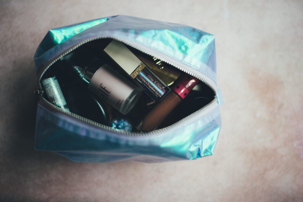 leak free makeup bag